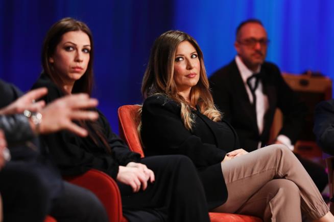 Selvaggia Lucarelli reagisce su Twitter al blocco imposto da Facebook al suo profilo Selvaggia Lucarelli