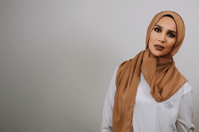 Amena Khan La Beauty Blogger Amena Khan