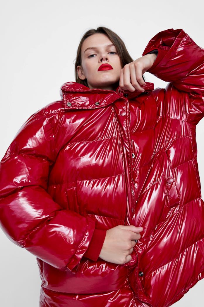 Giubbotto over size di Zara "Care for fiber" con imbottitura 100% poliestere riciclato Giubbotto over size di Zara "Care for fiber" con imbottitura 100% poliestere riciclato