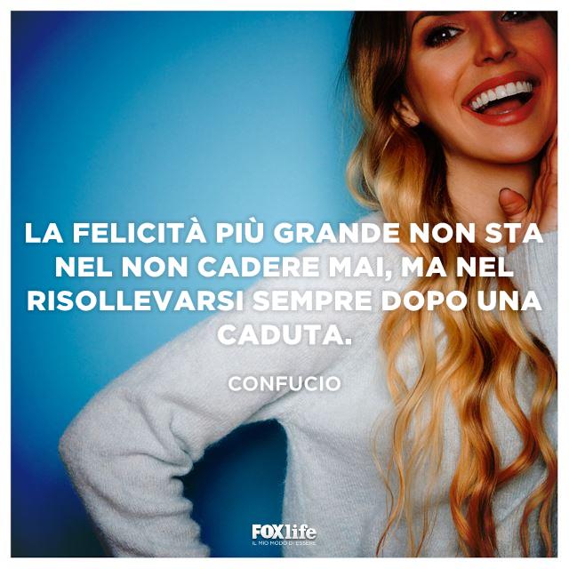 Citazione Confucio Primo piano di ragazza sorridente