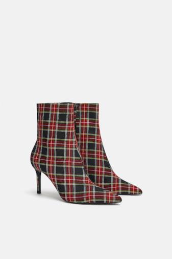 Stivaletti con il tacco a stiletto