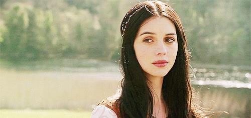 Reign, serie sulla vita di Maria Stuarda Una scena di Reign