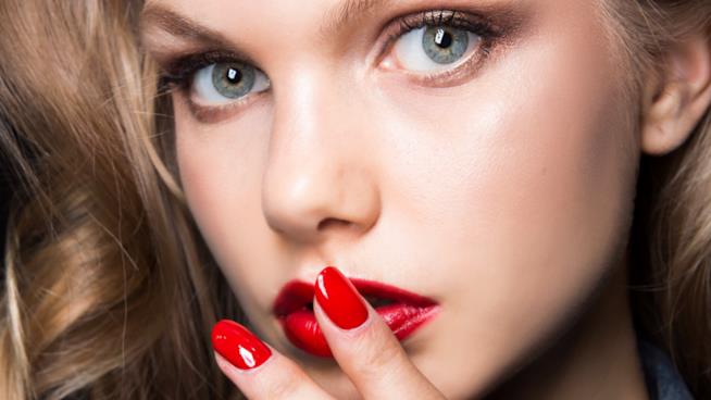 Unghie gel rosse: le idee da copiare Nail art in gel rosse