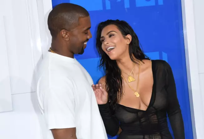 Kim Kardashian e Kanye West danno il benvenuto alla loro terza figlia Kim Kardashian e Kanye West