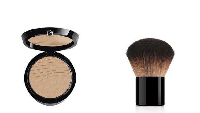 Giorgio Armani presenta la nuova linea make-up Neo Nude Collection Il fondotinta Neo Nude Fusion Powder di Giorgio Armani con apposito kabuki
