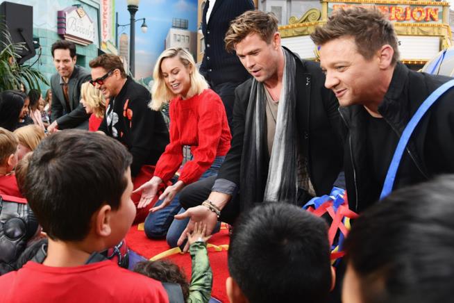 Gli attori di Avengers in prima linea per supportare gli ospedali pediatrici USA Attori Avengers al Disney Resort in Anaheim
