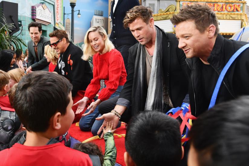 Gli attori di Avengers in prima linea per supportare gli ospedali pediatrici USA Attori Avengers al Disney Resort in Anaheim