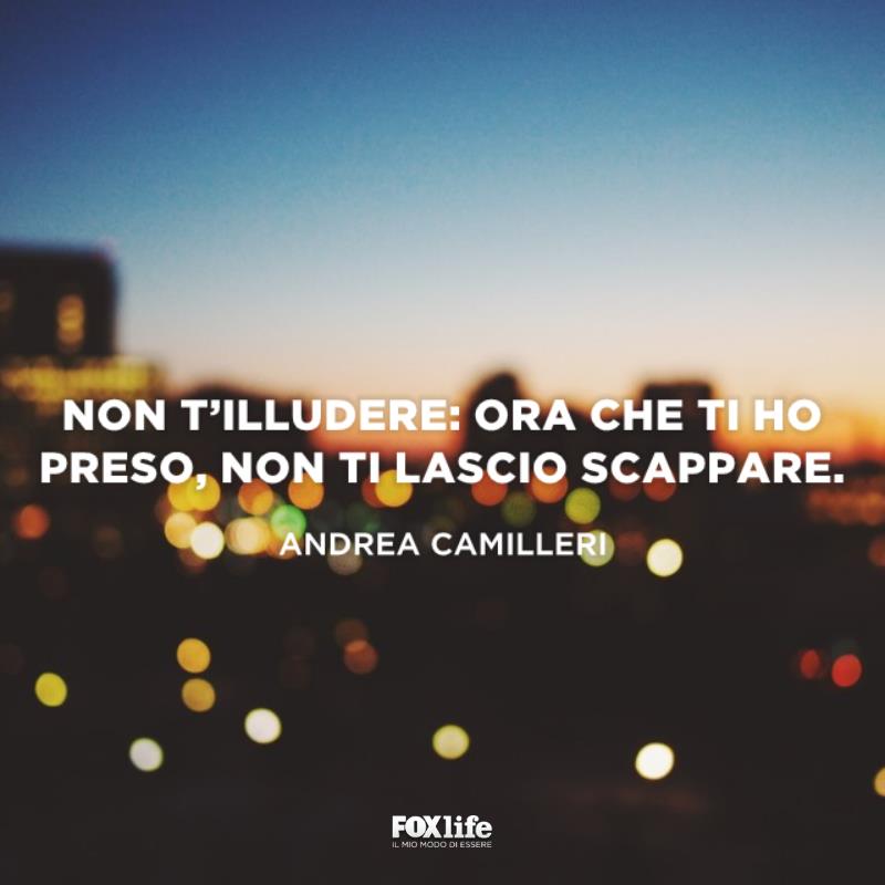 Frase sullo scappare Città con le luci accese