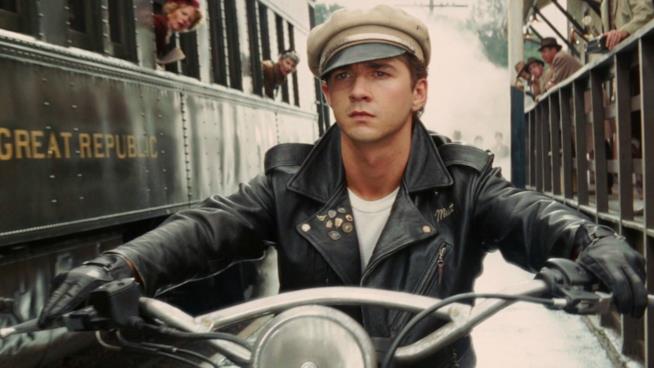Shia LaBeouf in Indiana Jones e il regno del teschio di cristallo Shia LaBeouf è Henry Jones III