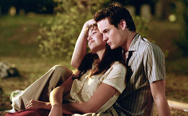 I protagonisti de I passi dell'amore riuniti Una scena de I passi dell'amore