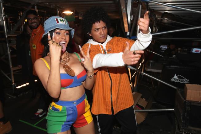 HOT 100 Billboard USA: Cardi B & Bruno Mars debuttano in Top Ten con il nuovo singolo Cardi B & Bruno Mars subito nella Top Ten americana con il nuovo singolo