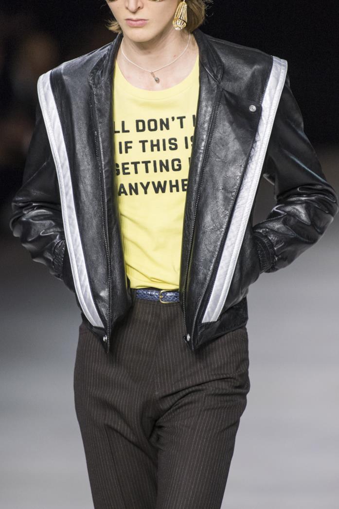 T-shirt gialla con le scritte da Celine T-shirt gialla con le scritte da Celine per la PE 2020