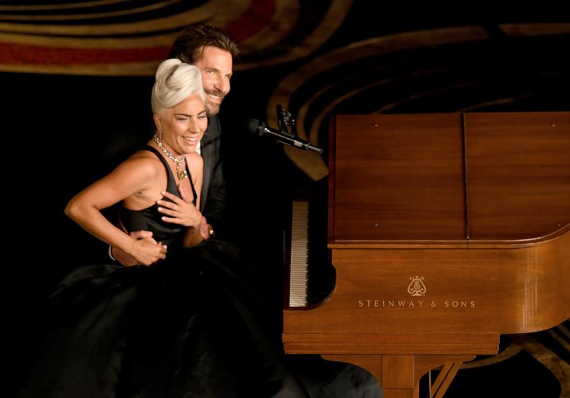 Lady Gaga, Bradley Cooper e Christian Carino: il triangolo che ha infiammato gli Oscar Lady Gaga e Bradley Cooper