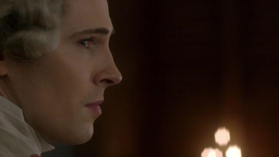 John Grey John di profilo amareggiato