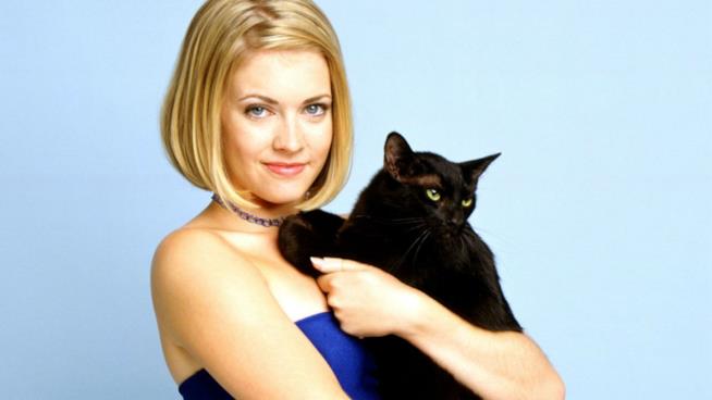 Melissa Joan Hart in Sabrina Vita da Strega La protagonista Sabrina con il gatto Salem