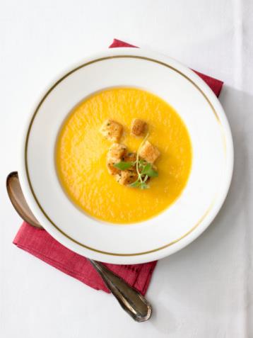 Crema di zucca con caprino e crostini di pane Crema di zucca con caprino