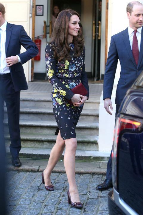 L'abito floreale di Erdem indossato da Kate Middleton La coppia reale d'Inghilterra mentre si dirige all'Institute of Contemporary Art