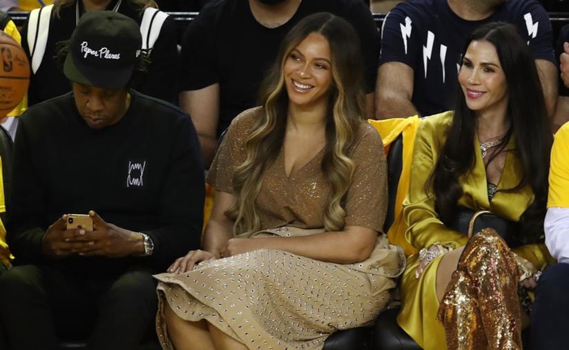Nuovo hairlook per Beyoncé Beyoncé col nuovo colore di capelli