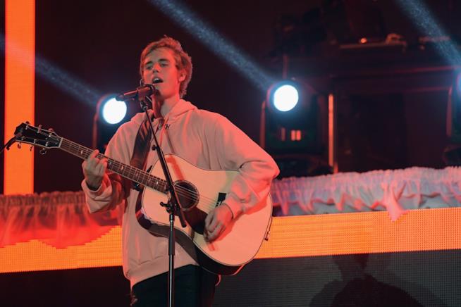 Justin Bieber spiega ai fan perchè ha cancellato il suo tour Primo piano di Justin Bieber