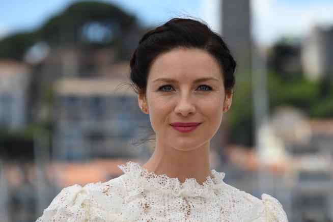 Caitriona Balfe in Italia Caitriona Balfe in primo piano vestita di bianco