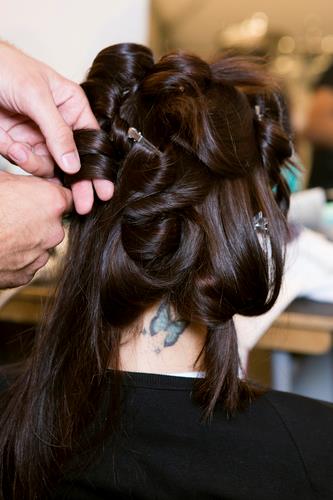 Capelli castani sul rosso Capelli castani ramati
