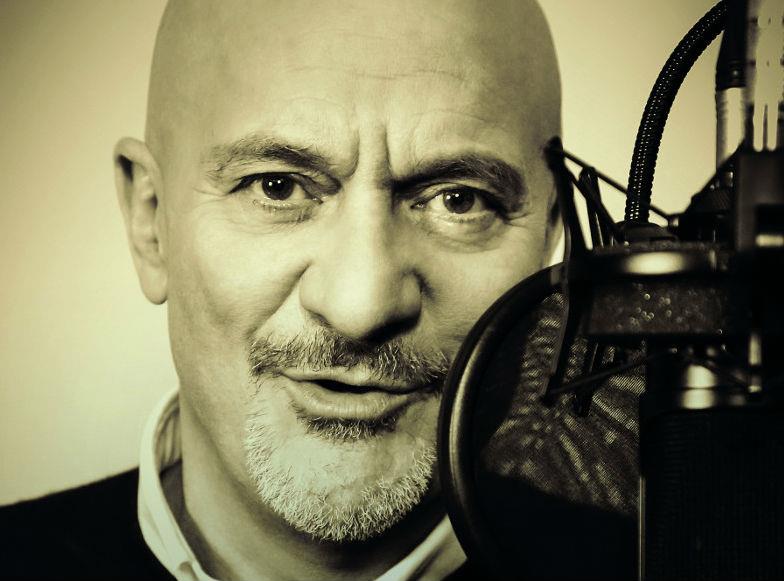 Audible ha lanciato Comedy Pills, nato da un'idea di Claudio Bisio Claudio Bisio nella locandina di Comedy Pills