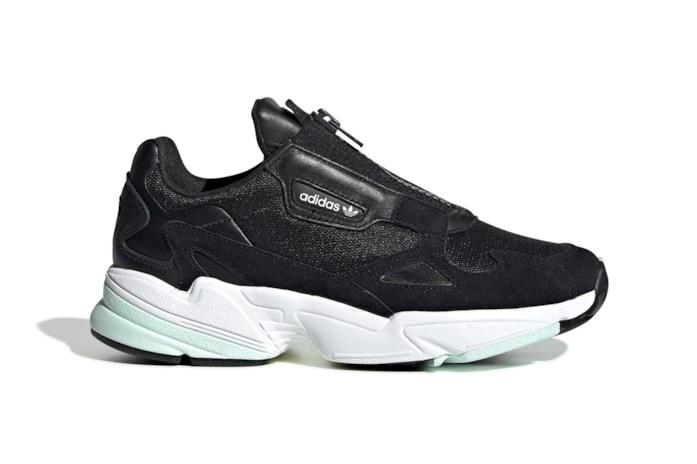 Sneaker Adidas Falcon Zip Sneaker modello Adidas Falcon con zip nella colorazione nera