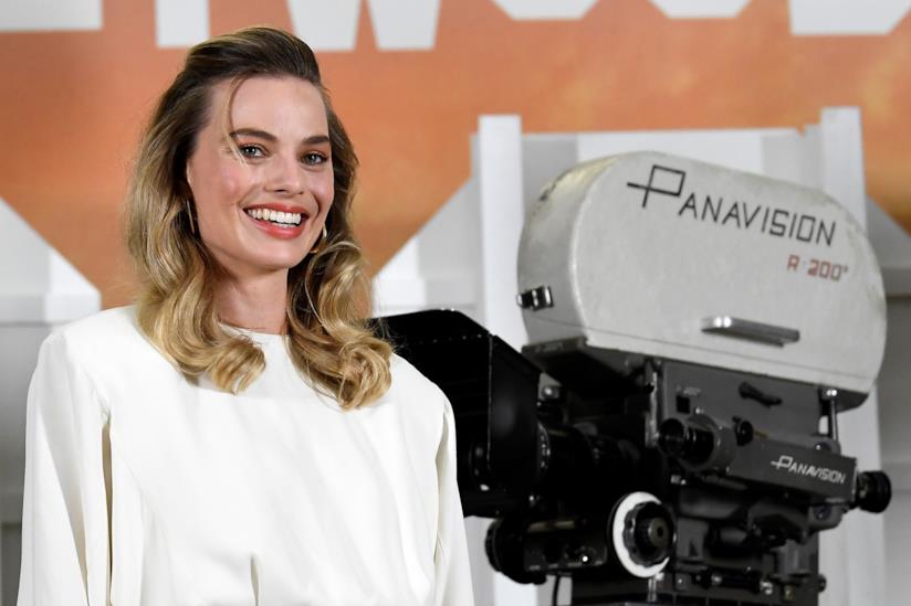 Margot Robbie in Once Upon a Time in Hollywood ha indossato i veri gioielli di Sharon Tate Margot Robbie