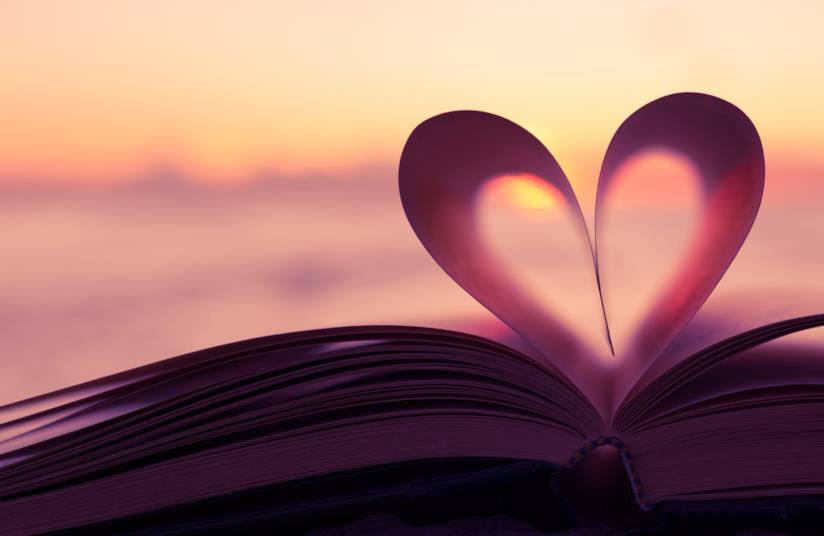 I libri più romantici da regalare al vostro amore-lettore Libro e cuore