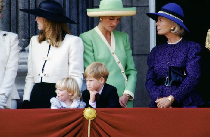 Diana Spencer in verde acqua Diana Spencer in abito verde acqua a Buckingham Palace