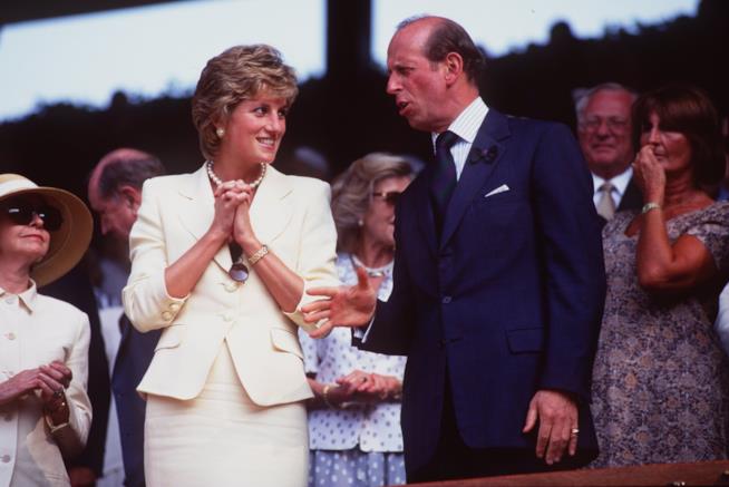 Lady Diana: un suo incantevole abito da sera messo all'asta per beneficenza Lady Diana