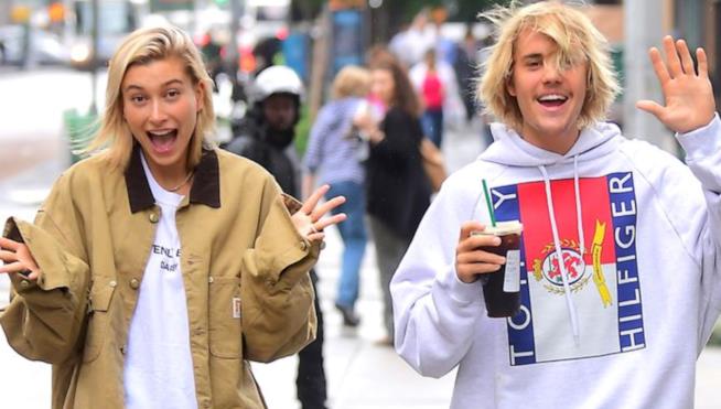 Justin Bieber e Hailey Baldwin si sposano Justin Bieber e Hailey Baldwin in giro per la strada