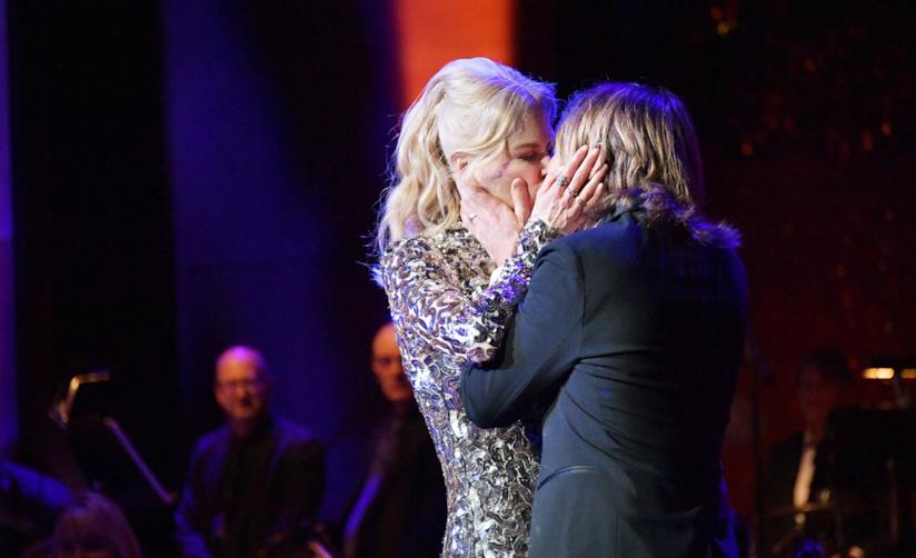 Nicole Kidman e Keith Urban, matrimonio felice Nicole Kidman e Keith Urban si baciano