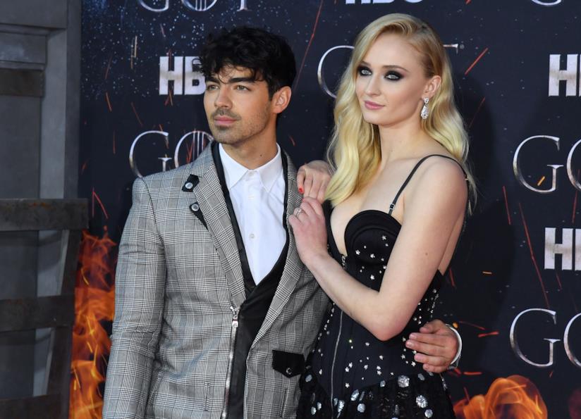Sophie Turner e Joe Jonas si sono sposati a sorpresa a Las Vegas Joe Jonas e Sophie Turner