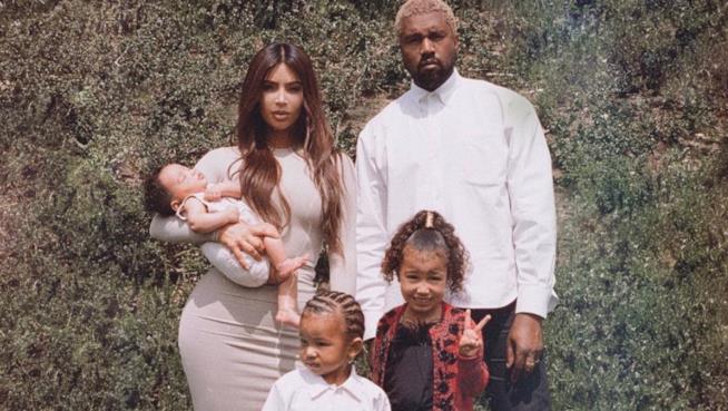 Kim Kardashian e la prima foto di famiglia Foto di famiglia di Kim Kardashian