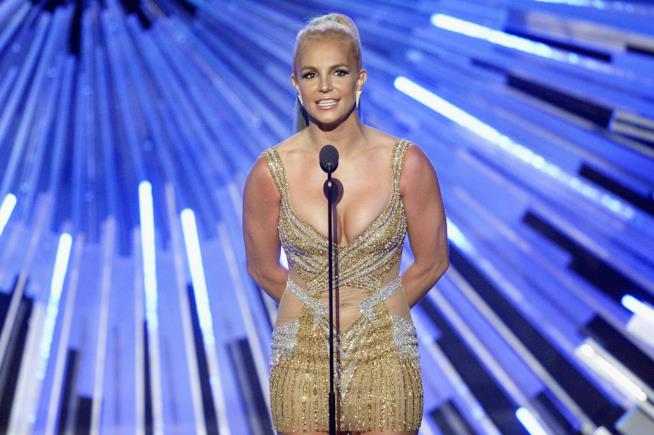 Britney Spears si ispira a Brigitte Bardot per la pubblicità del suo profumo Britney Spears