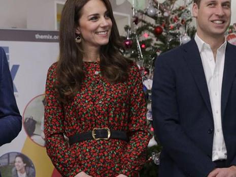 Kate Middleton in abito floreale di Vanessa Seward Kate e il principe William in versione natalizia