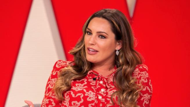 Kelly Brook fa discutere Kelly Brook in primo piano