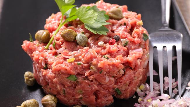 Tartare di manzo: la ricetta e i trucchi per farla in casa Tartare di manzo