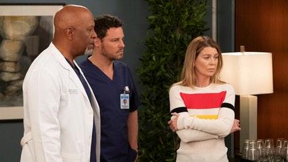 Cosa accadrà a Meredith, Alex e Webber in Grey's Anatomy 16? Un'immagine dal finale di Grey's Anatomy 15