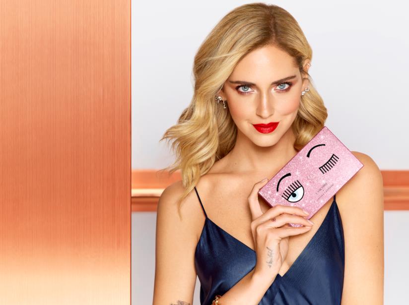 Chiara Ferragni lancia la sua prima collezione make-up con Lancôme Chiara Ferragni con la sua palette di ombretti per Lancôme