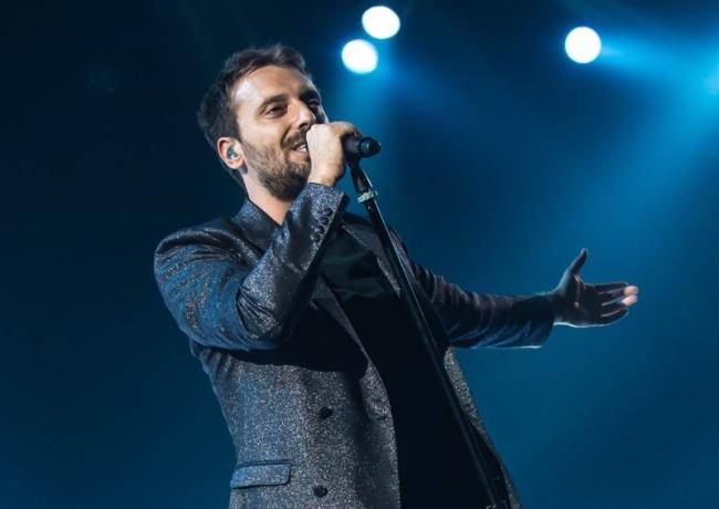 Cesare Cremonini: per il suo primo tour negli stadi, sono oltre 50mila i biglietti staccati finora per San Siro e Bologna è già sold out Cesare Cremonini al suo primo tour negli stadi