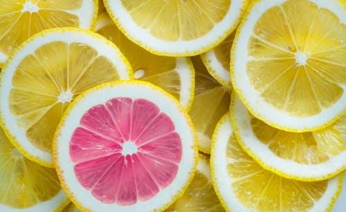 La vitamina C è contenuta negli agrumi La vitamina C è contenuta negli agrumi