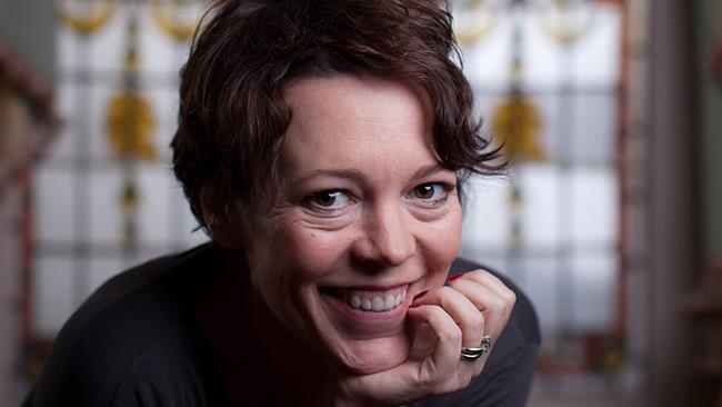 Olivia Colman sarà la nuova regina di The Crown Olivia Colman in primo piano sorridente