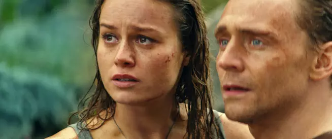Brie Larson è la fotoreporter Mason Weaver in Kong: Skull Island Brie Larson e Tom Hiddleston in una scena di Kong: Skull Island