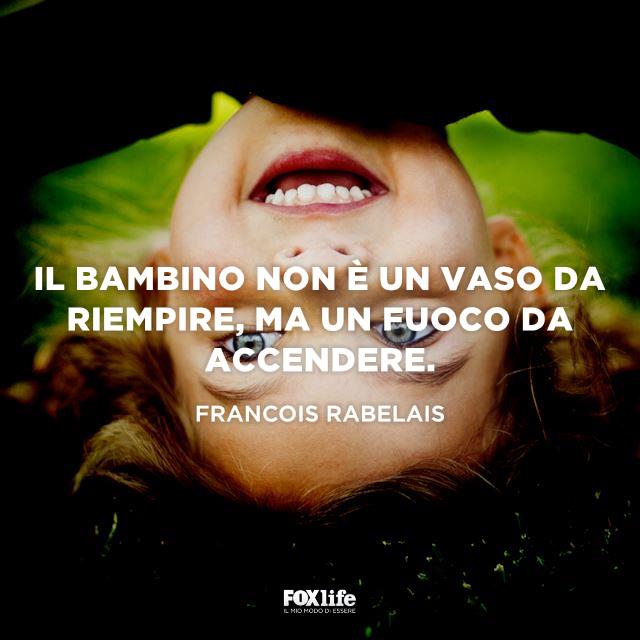 Frase Rabelais Primo piano di bambino sorridente
