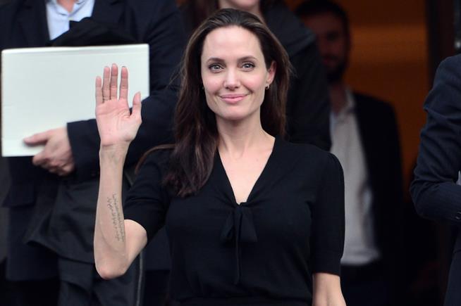 Angelina Jolie al campo profughi siriano di Al-Azraq, Giordania Angelina Jolie in conferenza stampa al campo profughi di Al-Azraq in Giordania