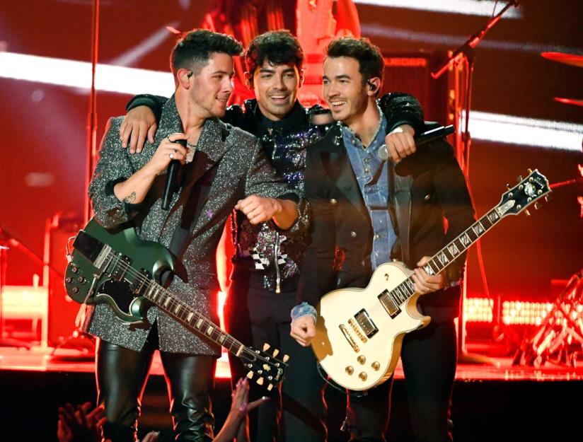 I Jonas Brothers stanno per lanciare Blood, il loro libro di memorie I Jonas Brothers