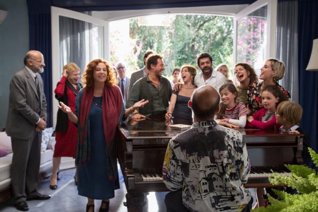 La recensione di A casa tutti bene, il film di Gabriele Muccino Il cast di A casa tutti bene