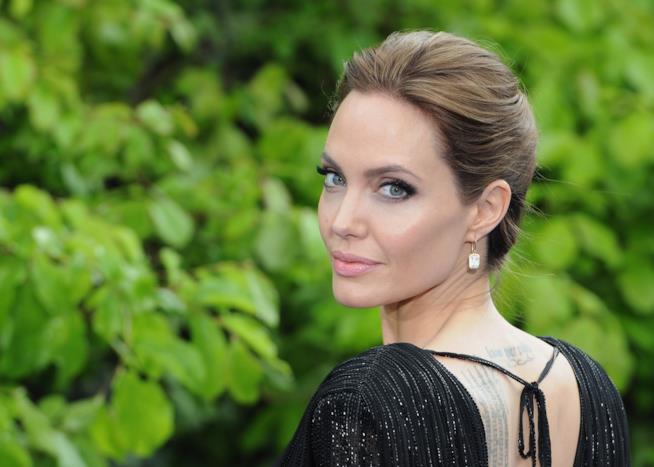 Angelina Jolie si è tinta i capelli Angelina Jolie in primo piano